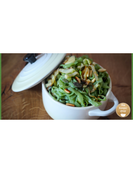 konjac spinach noodles with raisins and pine nuts