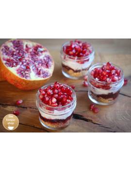 Pomegranate dessert made with konjacglucomannan flour