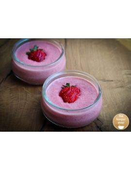 Strawberry mousse and glucomannan flour from konjac