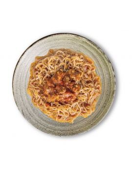 Plato de espaguetis konjac a la boloñesa