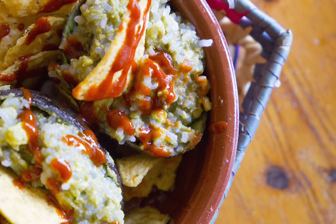 Aguacates rellenos de arroz – 330kcal