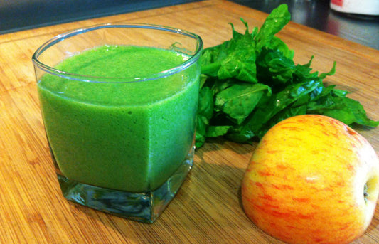 Batido saciante de espinacas, plátano y konjac – 86kcal