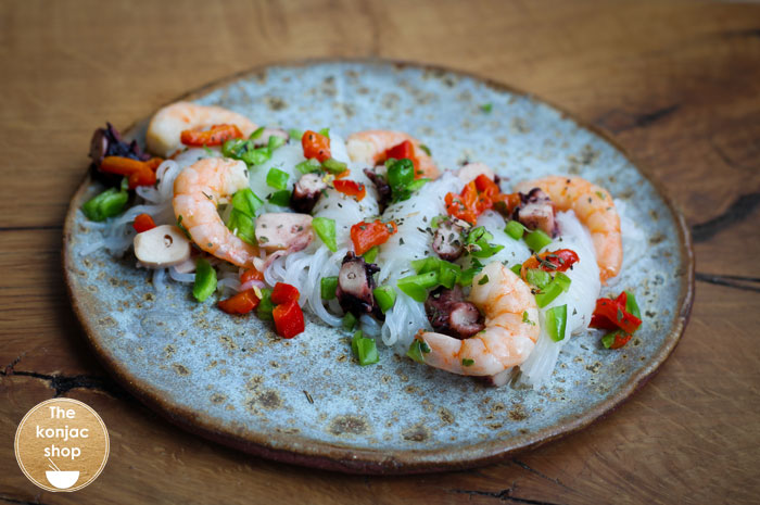 Nudos konjac con salpicón de marisco – 291kcal