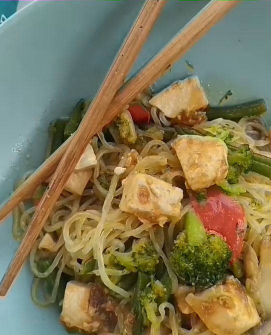 Noodles con tofu