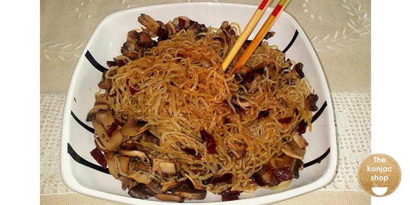 Fideos de konjac con cecina y champiñones – 325kcal