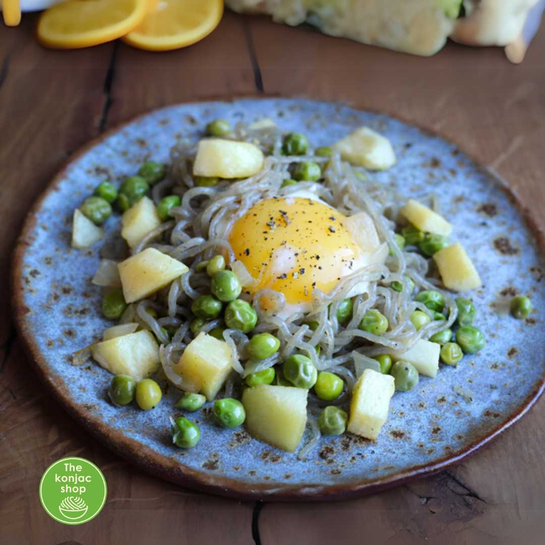 Guisantes frescos con fideos konjac y huevo