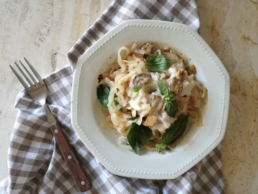 Tallarines en salsa Alfredo de coliflor – 260kcal