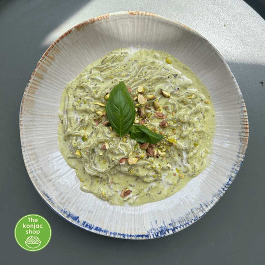 Espaguetis de albahaca con salsa de pistacho y leche de coco