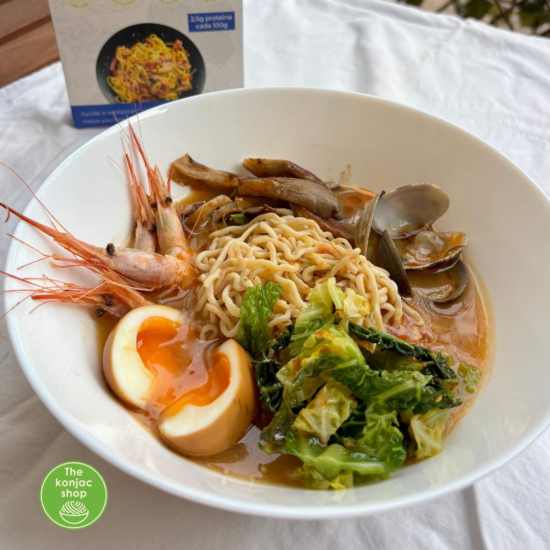 RAMEN PROTEICO con marisco, setas y huevo