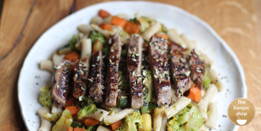 Solomillo con salteado de verduras y macarrones de konjac y amaranto – 350kcal