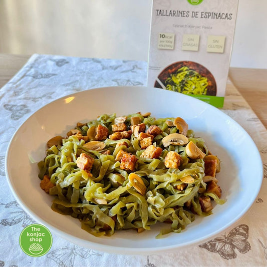 Tallarines de espinacas con tempeh marinado y edamames