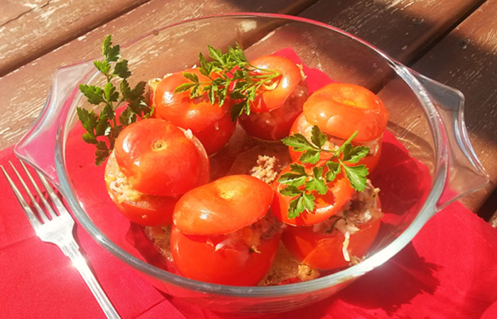 Tomates recheados de carne e arroz konjac – 400kcal