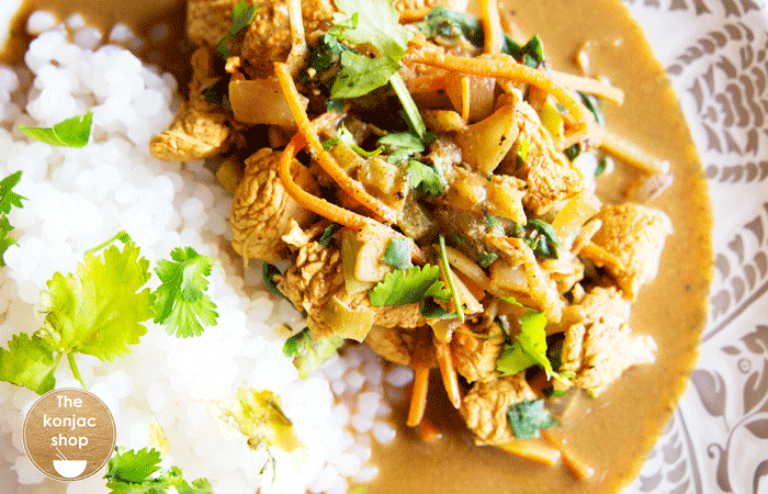 Arroz konjac con curry y leche de almendras – 530kcal