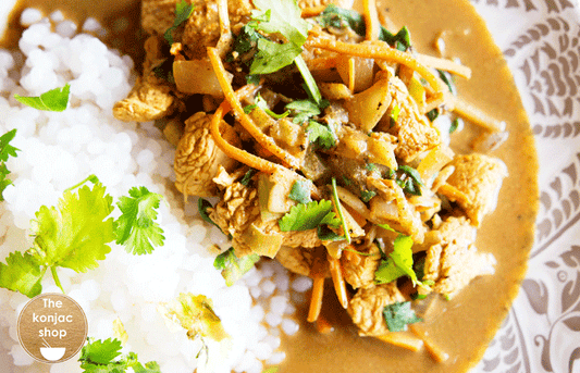 Arroz konjac con curry y leche de almendras – 530kcal