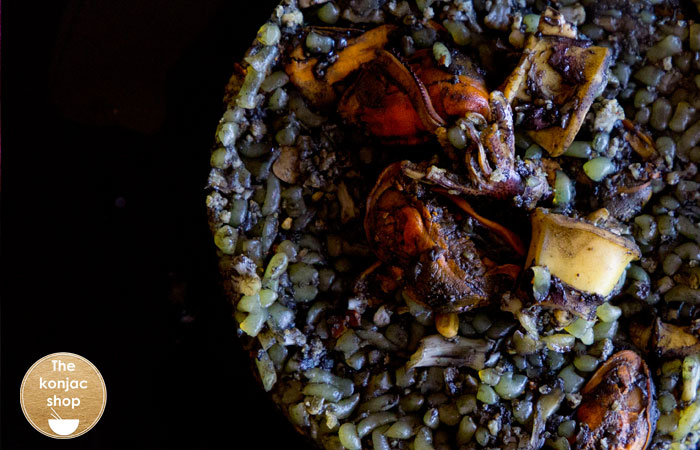 Arroz konjac negro con chipirones – 230kcal