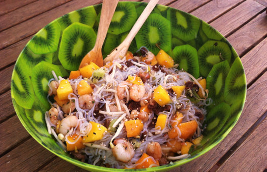 Ensalada de frutas y gambas con fideos – 165kcal