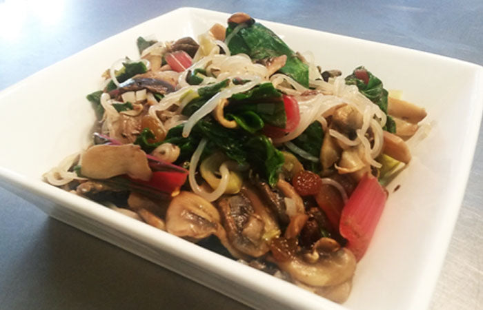Fideos con acelga roja y champiñones – 230kcal