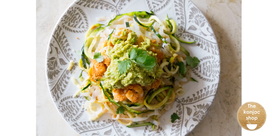Tallarines konjac con calabacín y langostinos – 430kcal
