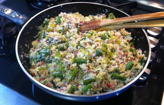 Revuelto de arroz, espárragos y jamón – 340kcal
