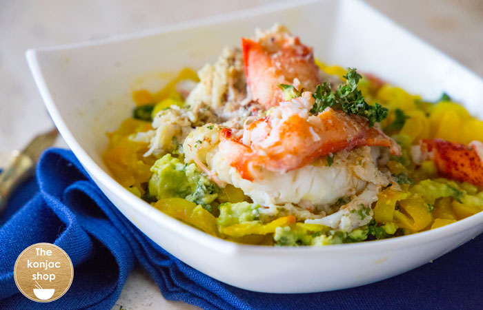Tallarines konjac con kale y bogavante