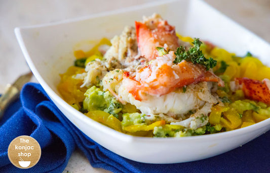 Tallarines konjac con kale y bogavante