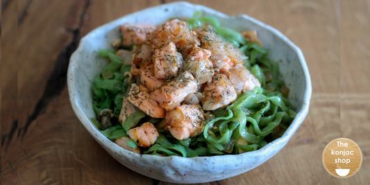 Tallarines de espinacas con salmón al cava – 380kcal