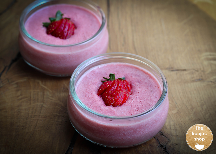 Mousse de fresas y harina de glucomanano de konjac