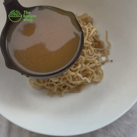 Ramen proteico con marisco de espaguetis konjac